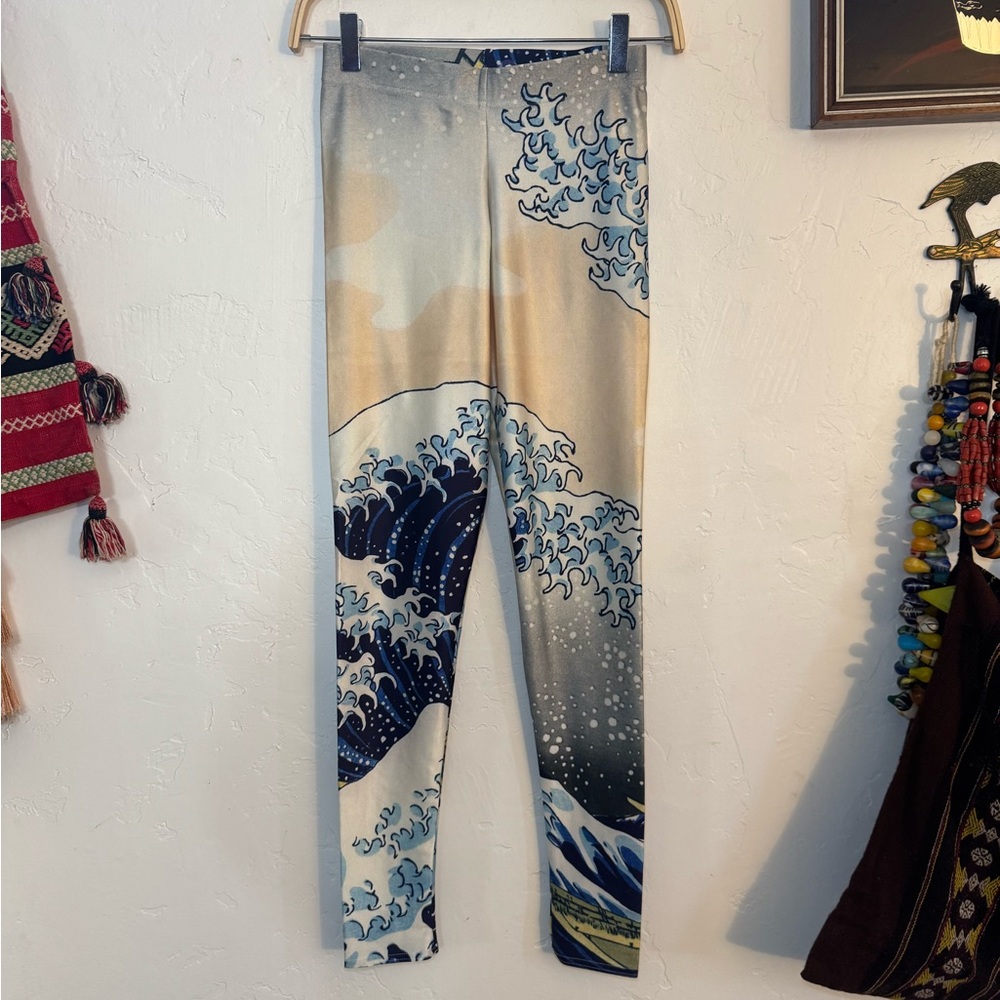 BLACKMILK GREAT WAVE OF KANAGAWA BY HOKUSAI PRINTED LEGGINGS SZ SMALL MED RISE